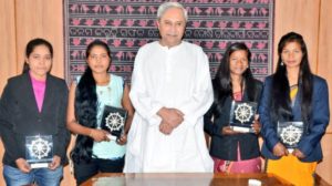 Navin-Congratulates-bravery-BSF-girls-AajiraOdisha